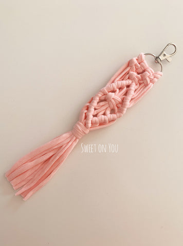 PEACH KNOTTED MACRAME KEYRING